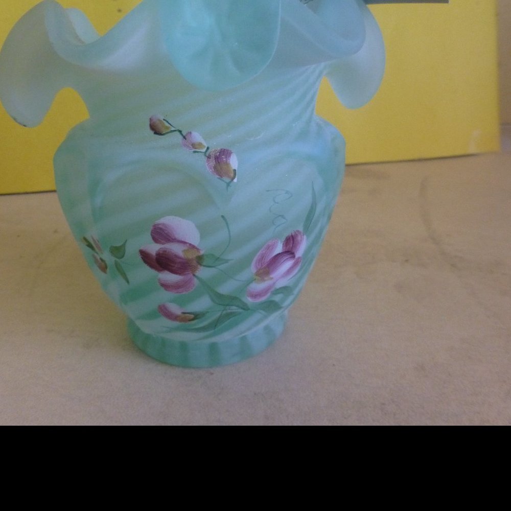 Vtg Fenton glass basket